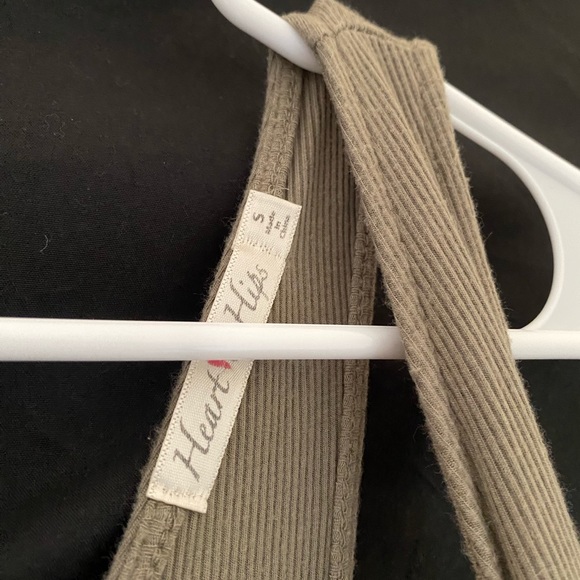 Heart hips ribbed dress sleeveless. Size small, olive green never worn - Picture 2 of 3